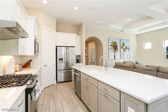 9716 Everglades DR, Naples, FL 34120