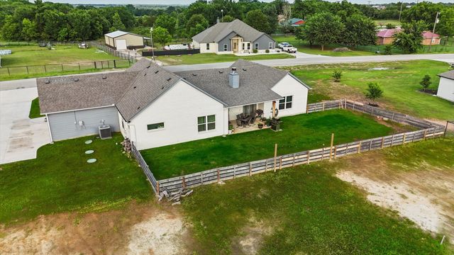 121 Bluegrass Trail, Springtown, TX 76082