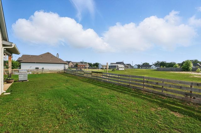 121 Bluegrass Trail, Springtown, TX 76082