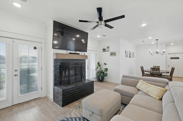 121 Bluegrass Trail, Springtown, TX 76082