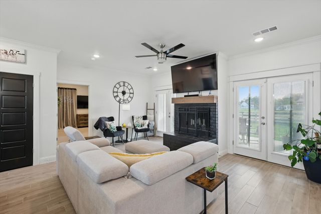 121 Bluegrass Trail, Springtown, TX 76082