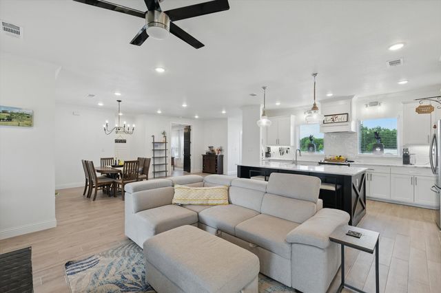 121 Bluegrass Trail, Springtown, TX 76082