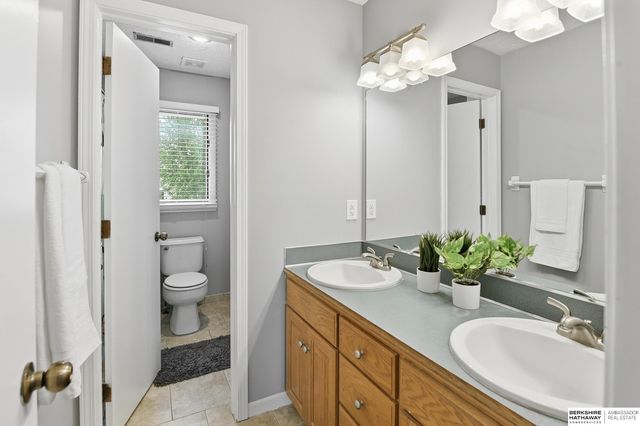 21750 Erin Circle, Gretna, NE 68028
