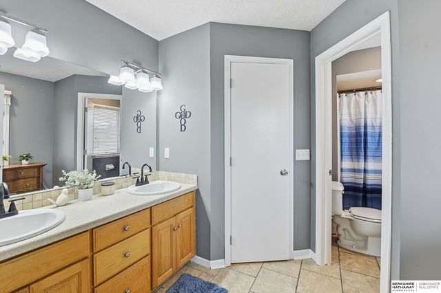 21750 Erin Circle, Gretna, NE 68028