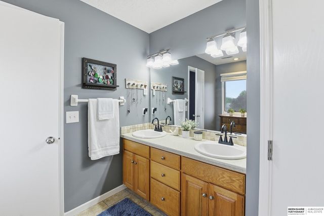 21750 Erin Circle, Gretna, NE 68028