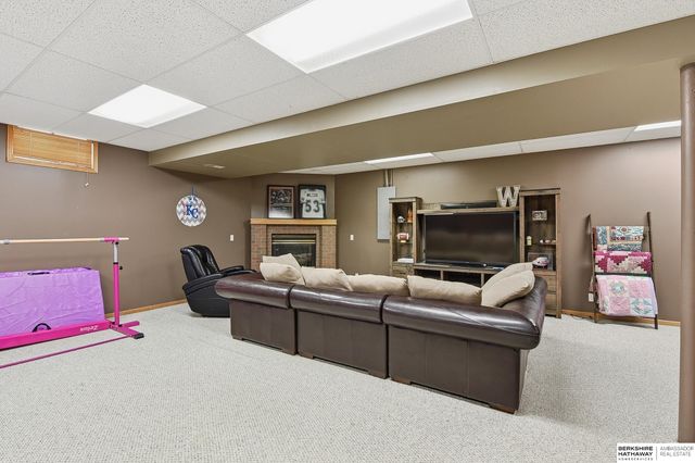 21750 Erin Circle, Gretna, NE 68028