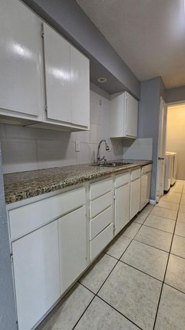 9700 Leawood Boulevard 1111, Houston, TX 77099