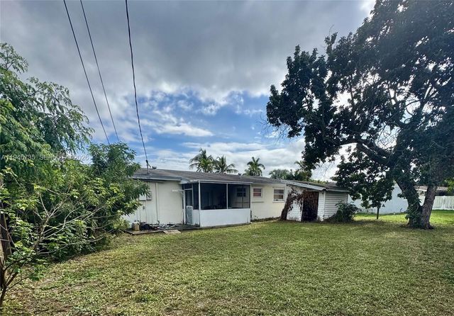 210 SW 65th Ave, Pembroke Pines, FL 33023