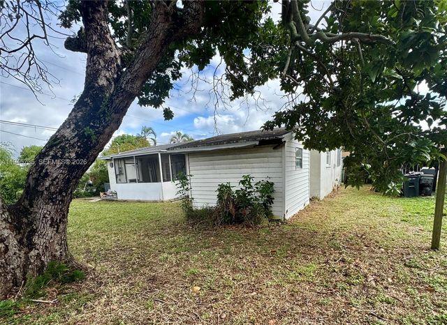 210 SW 65th Ave, Pembroke Pines, FL 33023