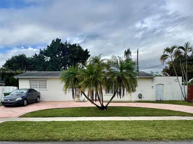 210 SW 65th Ave, Pembroke Pines, FL 33023