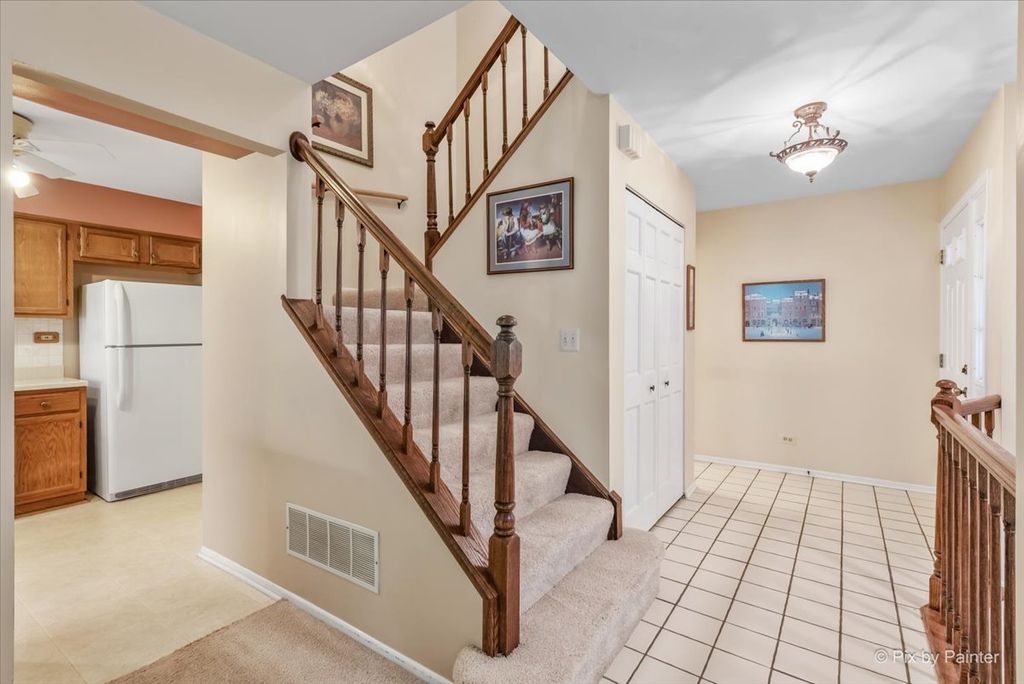 Image 12 of property listing at 2106 Glasgow Court, Hanover Park, IL 60133