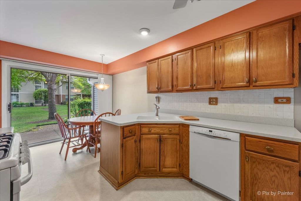 Image 15 of property listing at 2106 Glasgow Court, Hanover Park, IL 60133