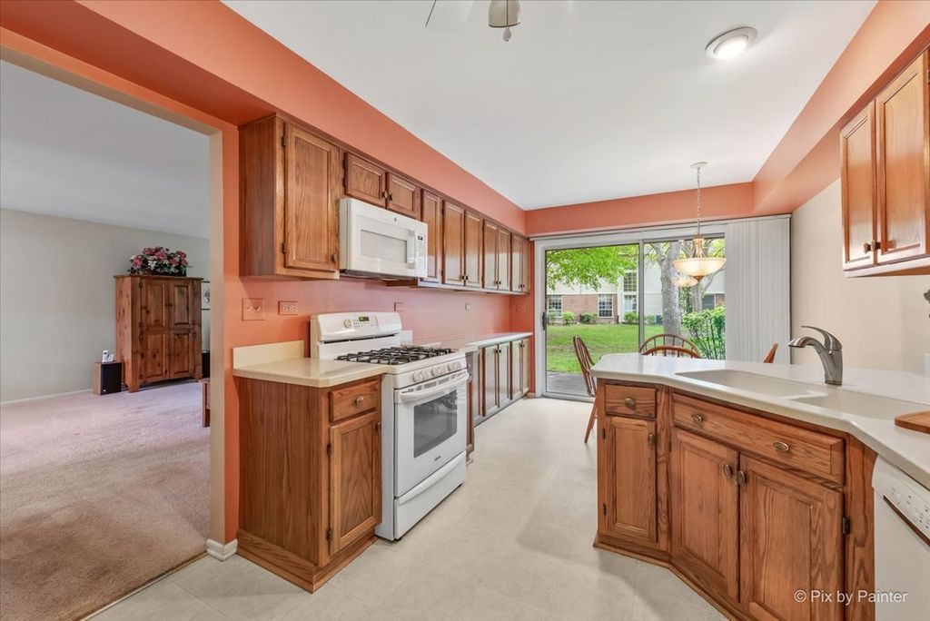 Image 16 of property listing at 2106 Glasgow Court, Hanover Park, IL 60133