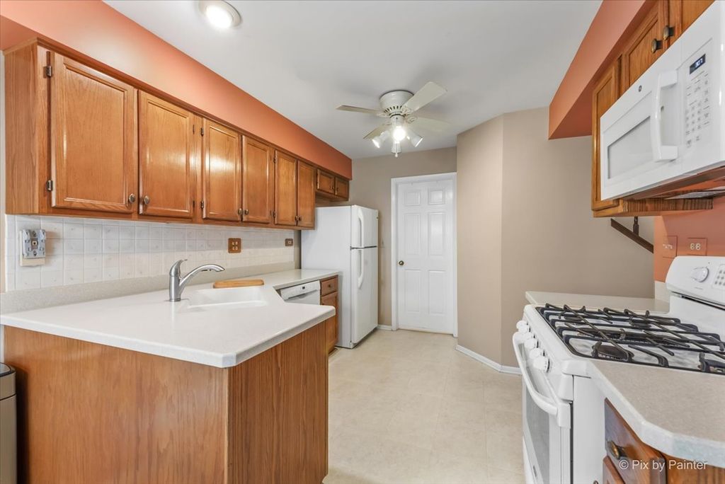Image 17 of property listing at 2106 Glasgow Court, Hanover Park, IL 60133