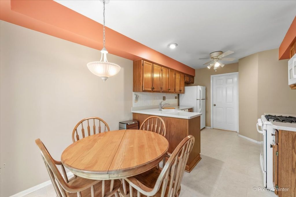 Image 19 of property listing at 2106 Glasgow Court, Hanover Park, IL 60133