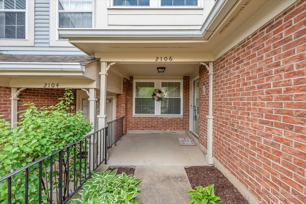 Image 3 of property listing at 2106 Glasgow Court, Hanover Park, IL 60133