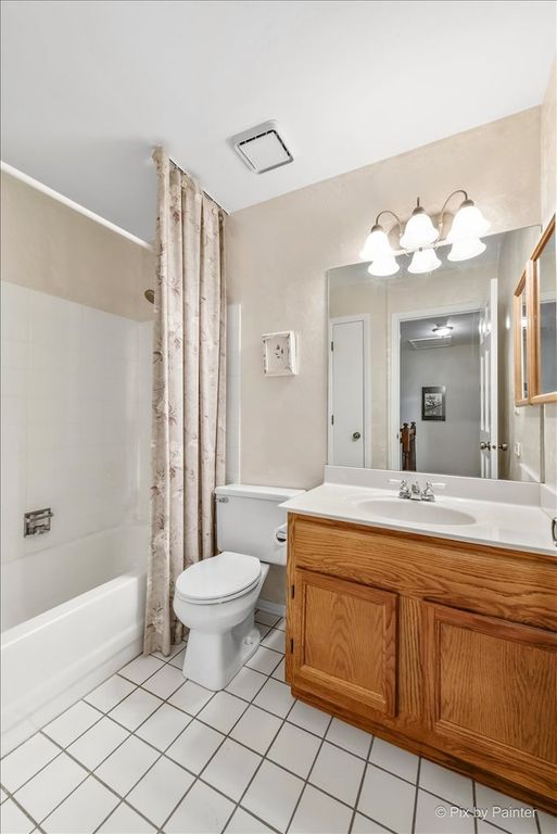 Image 21 of property listing at 2106 Glasgow Court, Hanover Park, IL 60133