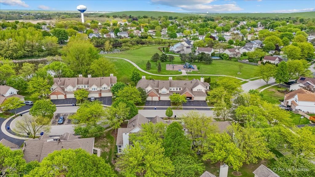 Image 6 of property listing at 2106 Glasgow Court, Hanover Park, IL 60133