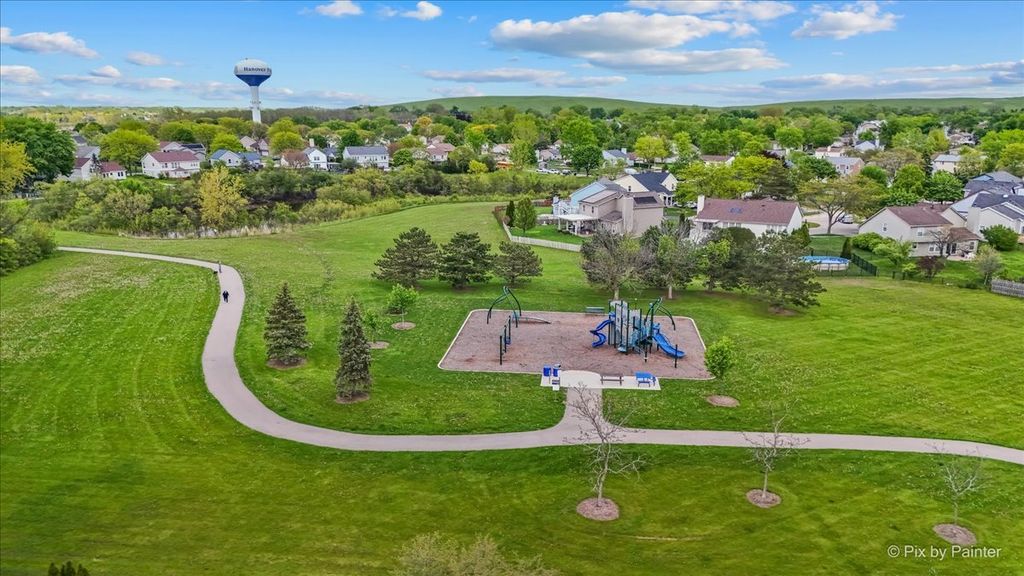 Image 7 of property listing at 2106 Glasgow Court, Hanover Park, IL 60133