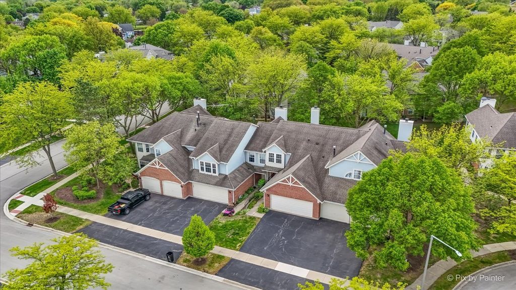 Image 8 of property listing at 2106 Glasgow Court, Hanover Park, IL 60133
