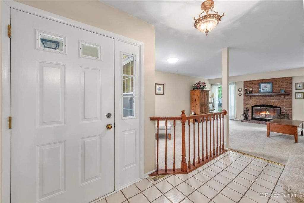 Image 10 of property listing at 2106 Glasgow Court, Hanover Park, IL 60133