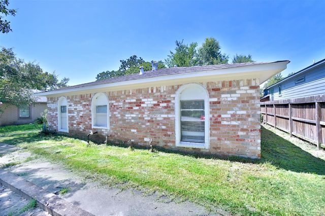 9409 Kentshire Drive, Houston, TX 77078