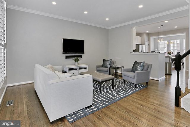 5011 WAPLE LN, Alexandria, VA 22304