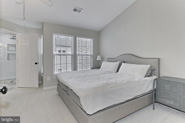 5011 WAPLE LN, Alexandria, VA 22304