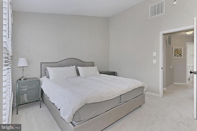 5011 WAPLE LN, Alexandria, VA 22304