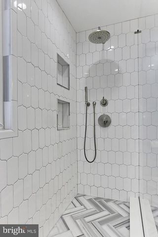 5011 WAPLE LN, Alexandria, VA 22304