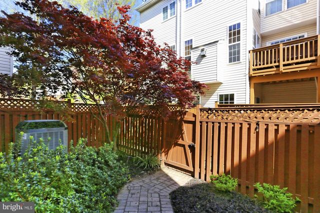 5011 WAPLE LN, Alexandria, VA 22304
