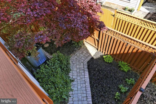 5011 WAPLE LN, Alexandria, VA 22304