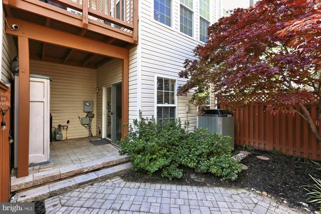 5011 WAPLE LN, Alexandria, VA 22304