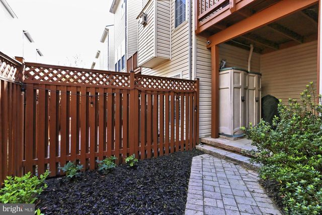 5011 WAPLE LN, Alexandria, VA 22304