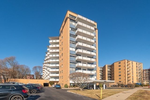 300 Lynn Shore Dr 410, Lynn, MA 01902