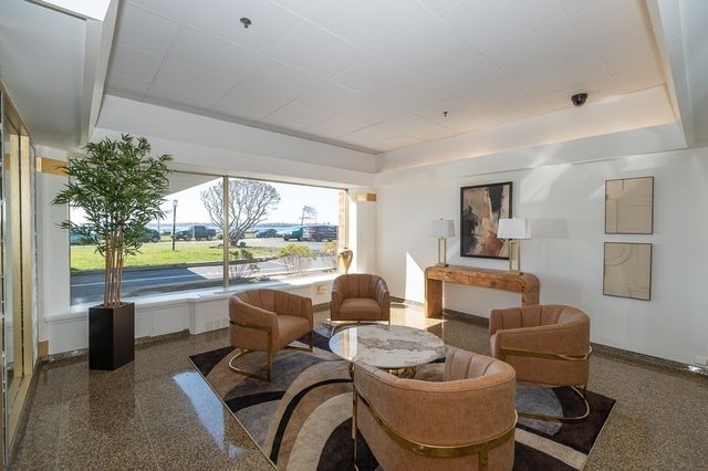 300 Lynn Shore Dr 410, Lynn, MA 01902