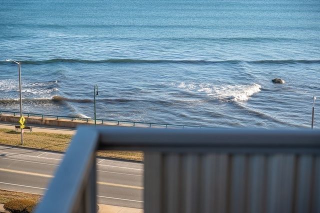 300 Lynn Shore Dr 410, Lynn, MA 01902