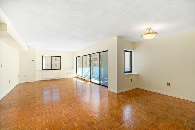 300 Lynn Shore Dr 410, Lynn, MA 01902