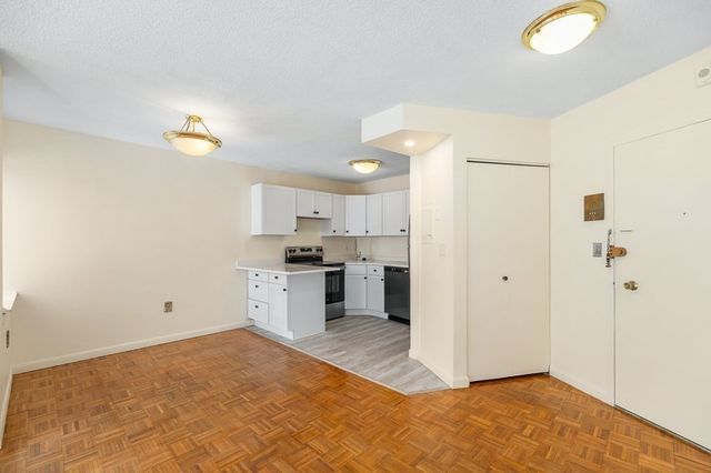 300 Lynn Shore Dr 410, Lynn, MA 01902