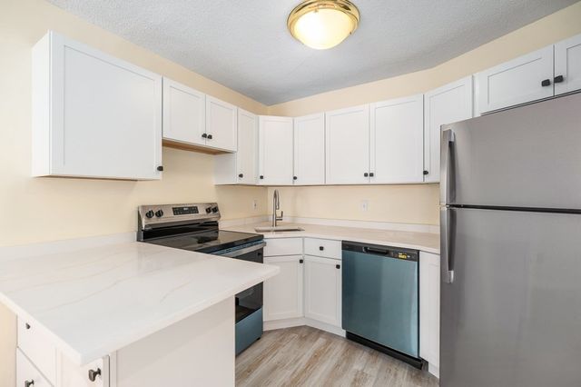 300 Lynn Shore Dr 410, Lynn, MA 01902