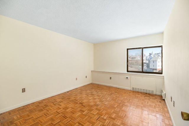 300 Lynn Shore Dr 410, Lynn, MA 01902