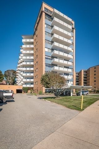 300 Lynn Shore Dr 410, Lynn, MA 01902