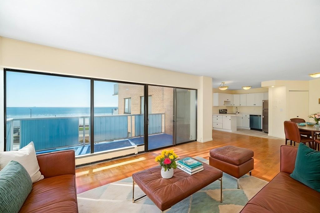 300 Lynn Shore Dr 410, Lynn, MA 01902