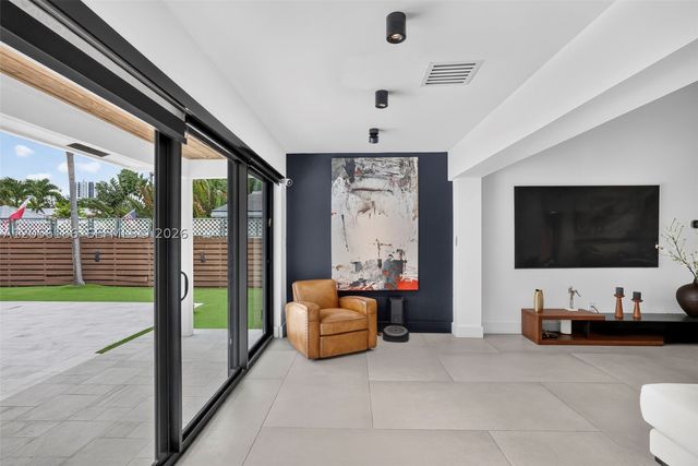 545 NE 9th Ave, Fort Lauderdale, FL 33301