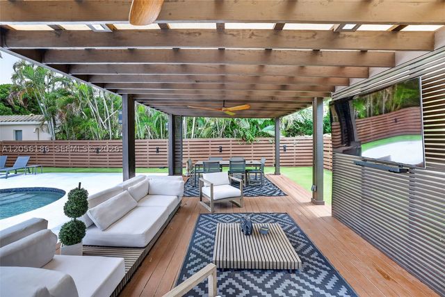 545 NE 9th Ave, Fort Lauderdale, FL 33301