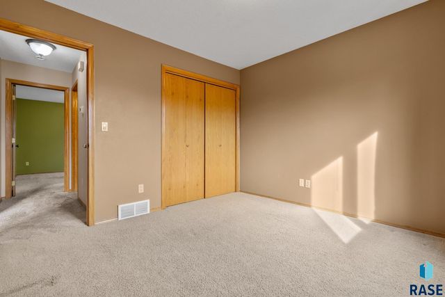 4108 S Bond Ave Avenue, Sioux Falls, SD 57103