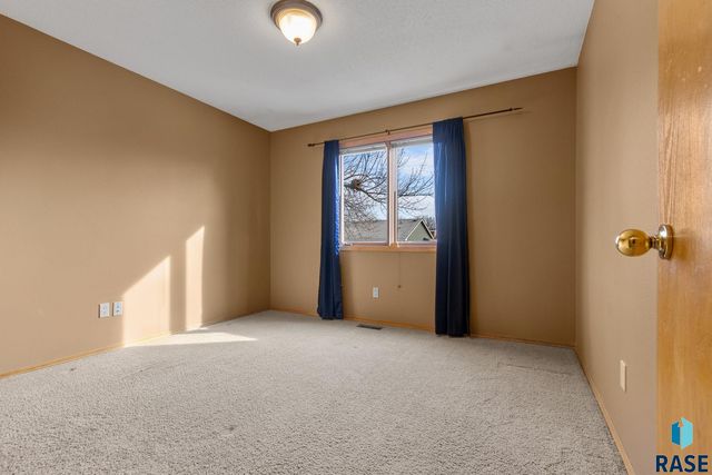 4108 S Bond Ave Avenue, Sioux Falls, SD 57103