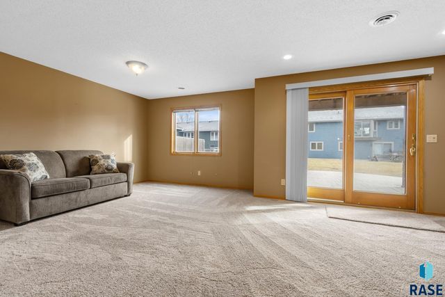 4108 S Bond Ave Avenue, Sioux Falls, SD 57103