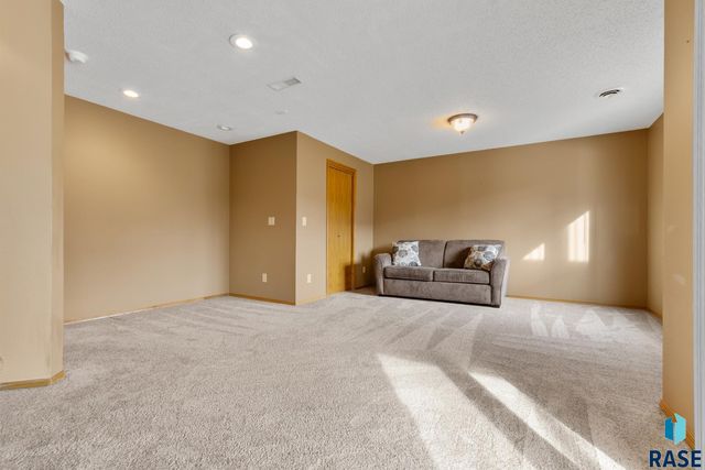 4108 S Bond Ave Avenue, Sioux Falls, SD 57103