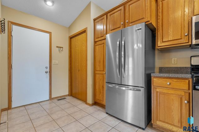 4108 S Bond Ave Avenue, Sioux Falls, SD 57103